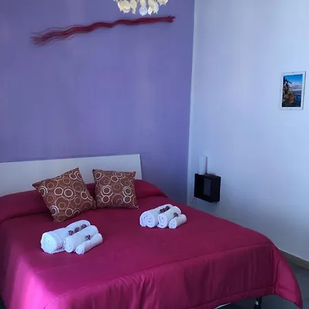 Domus Narciso Gallery לינה וארוחת בוקר פומפיי